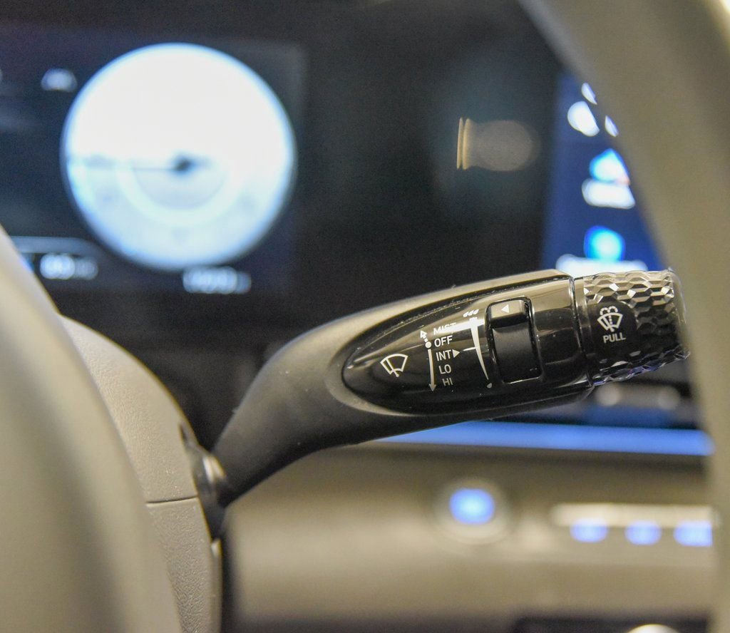 Used 2024 Hyundai Elantra SEL image 23