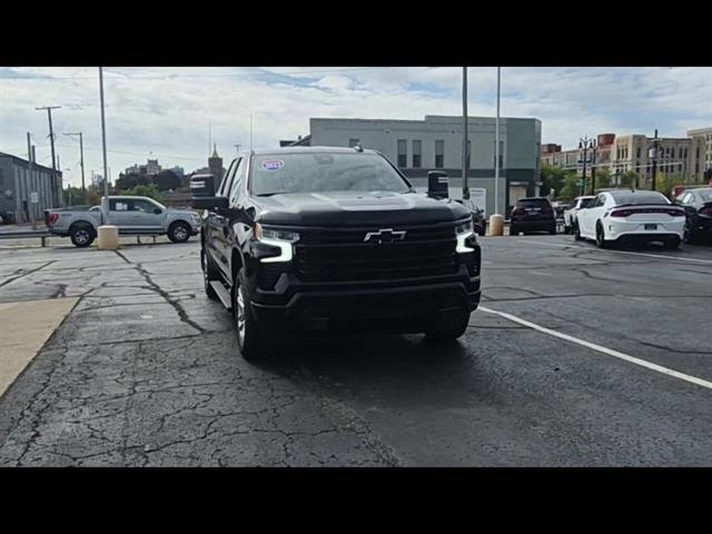 Used 2022 Chevrolet Silverado 1500 RST image 3
