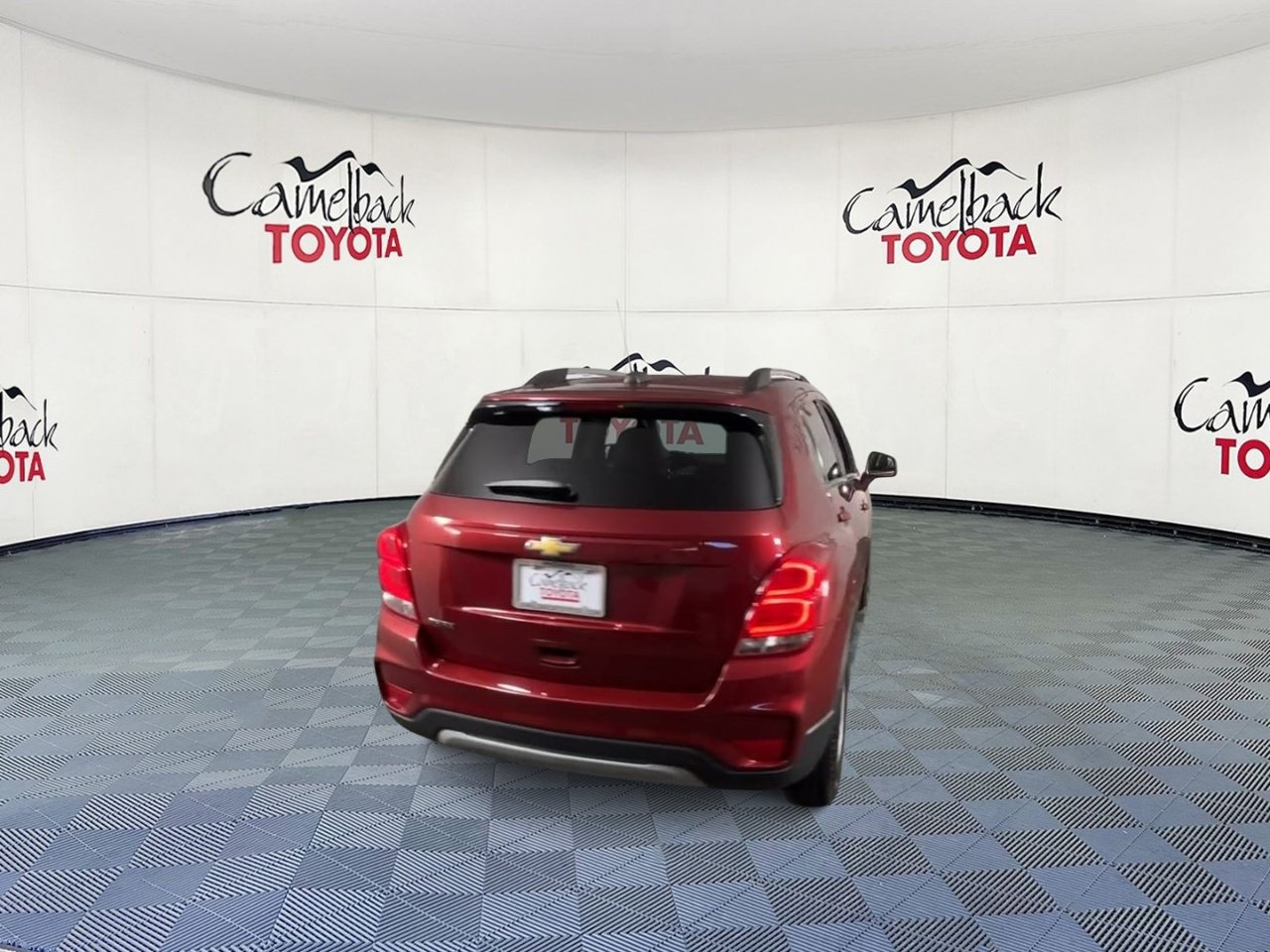 Used 2021 Chevrolet Trax LT w/ LT Convenience Package FWD image 9