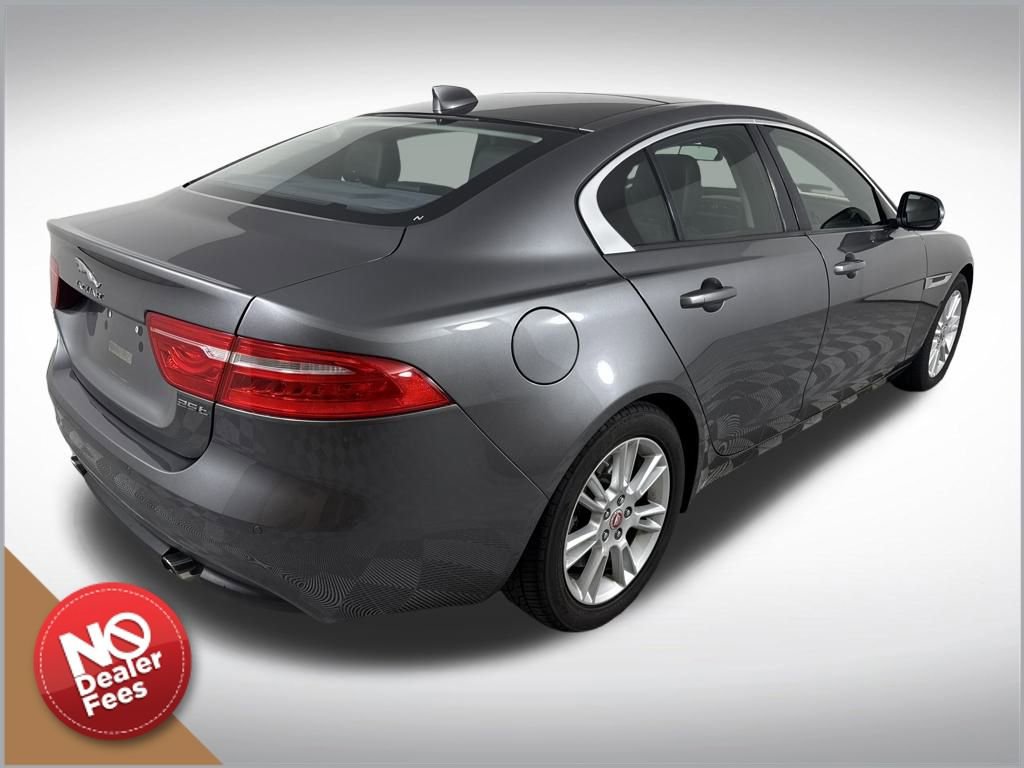 Used 2017 Jaguar XE Premium image 3
