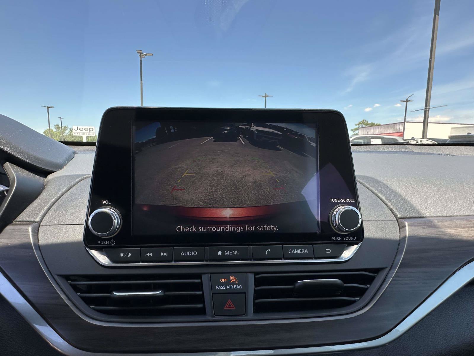 Used 2024 Nissan Altima 2.5 SV FWD image 12