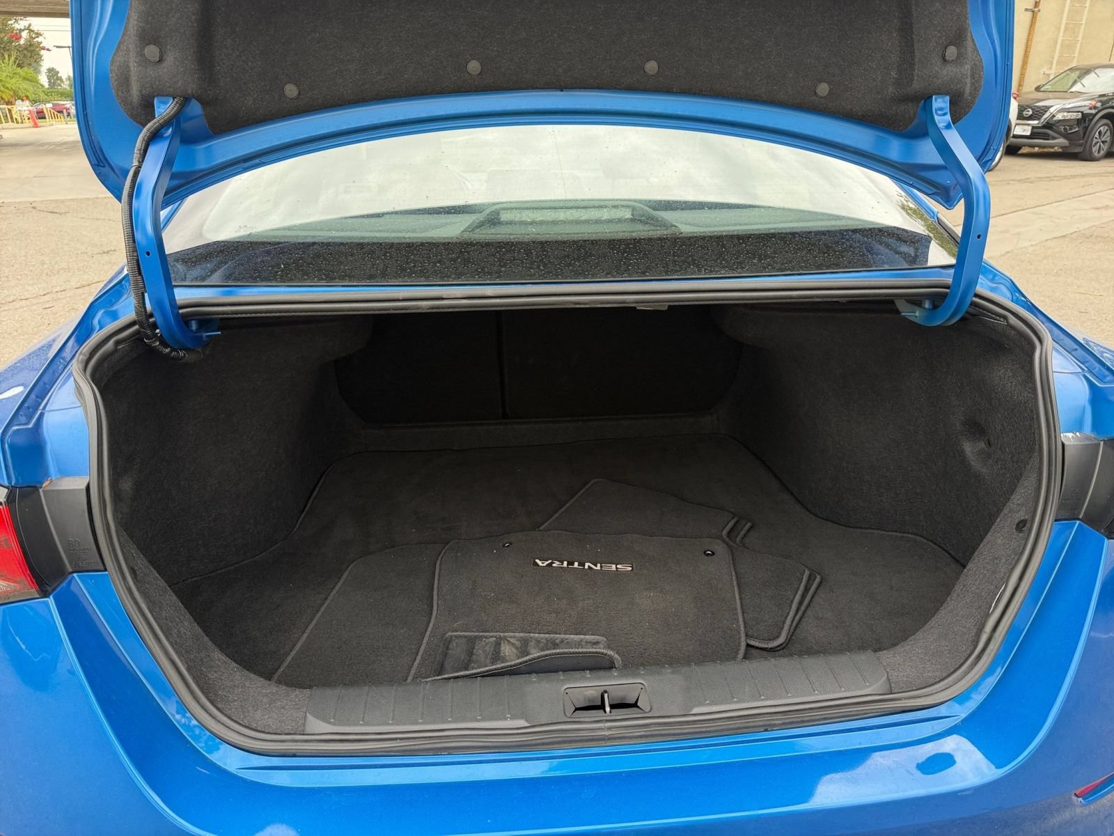 Used 2025 Nissan Sentra SV FWD image 29