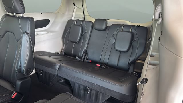Used 2022 Chrysler Pacifica Touring-L FWD image 21
