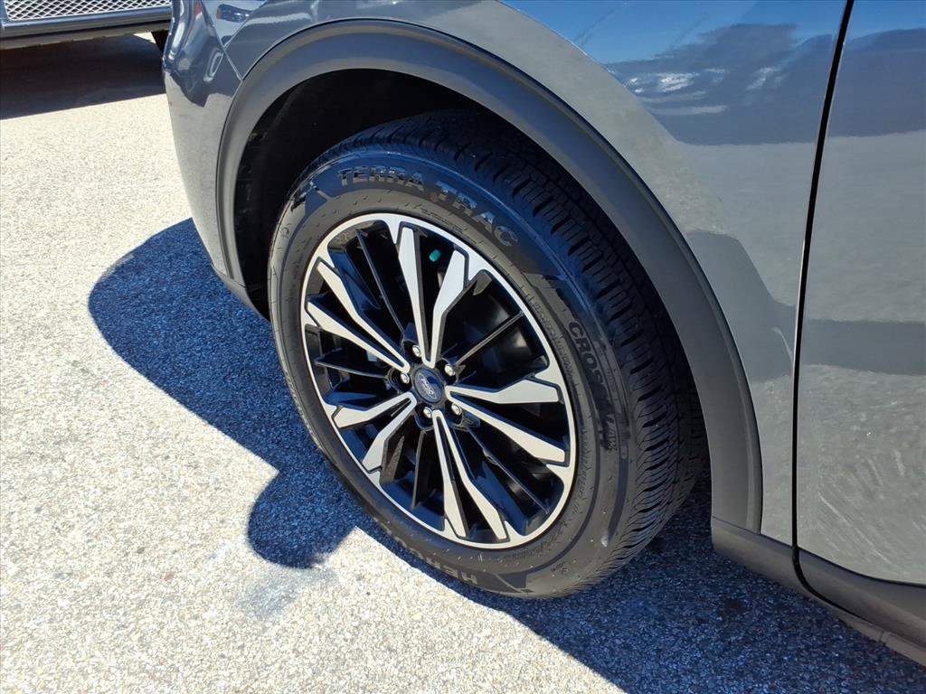 Used 2022 Ford Escape SEL w/ SEL Stealth AWD Package image 9