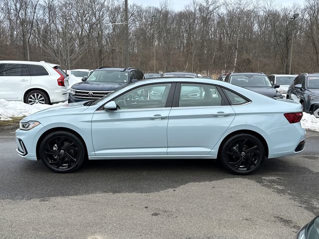 Certified 2025 Volkswagen Jetta SE w/ Sunroof Package image 7