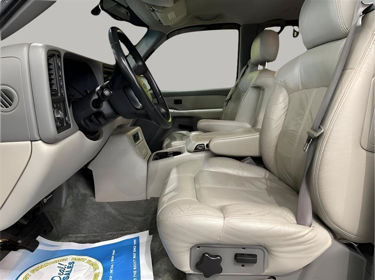 Used 2000 Chevrolet Suburban 2500 LS w/ LS Preferred Equipment Group AWD/4WD image 11