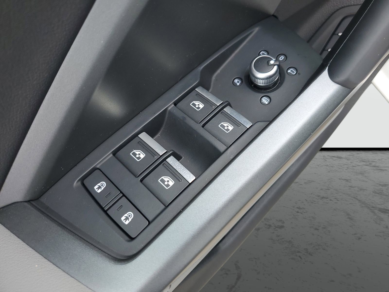 Used 2025 Audi Q3 2.0T Premium w/ Convenience Package AWD/4WD image 22