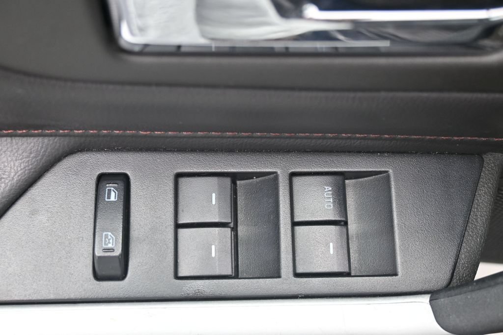 Used 2013 Ford Edge SEL FWD image 18