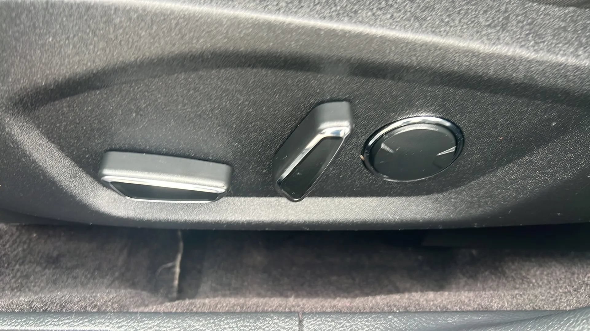 Used 2017 Ford Fusion SE FWD image 16
