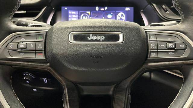 Used 2022 Jeep Grand Cherokee L Limited AWD/4WD image 16