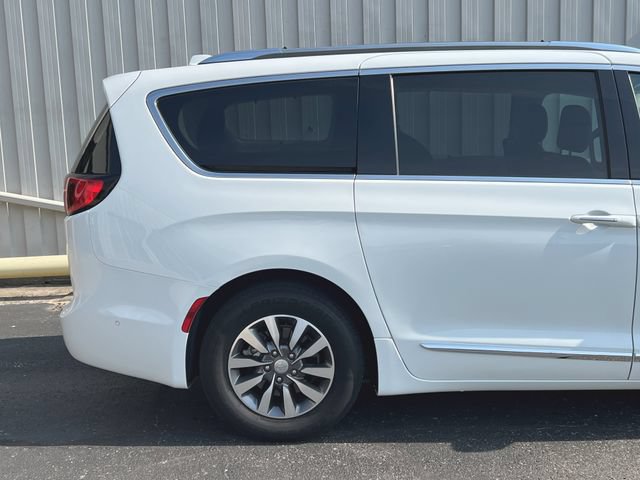 Used 2020 Chrysler Pacifica Touring-L Plus w/ Advanced Safetytec Group FWD image 29