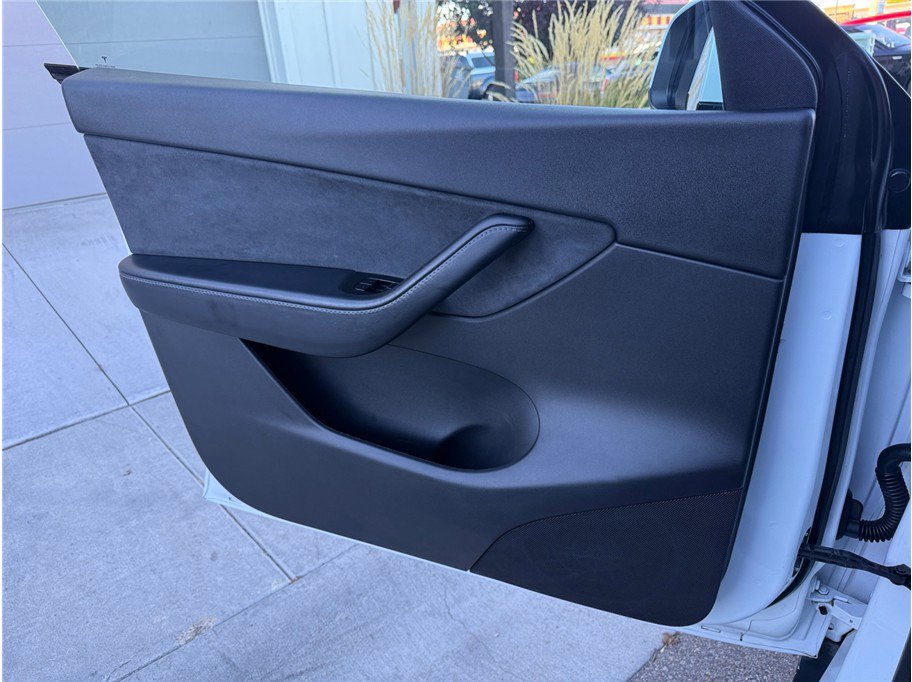 Used 2020 Tesla Model Y Long Range image 29