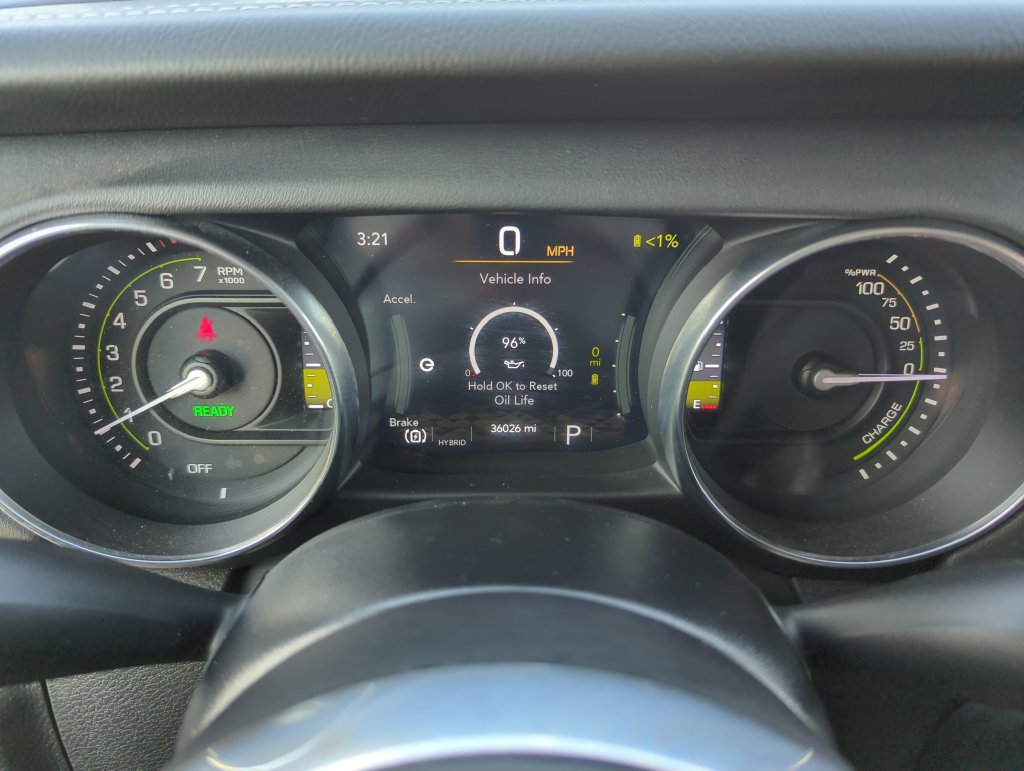 Used 2022 Jeep Wrangler Unlimited Sahara AWD/4WD image 35