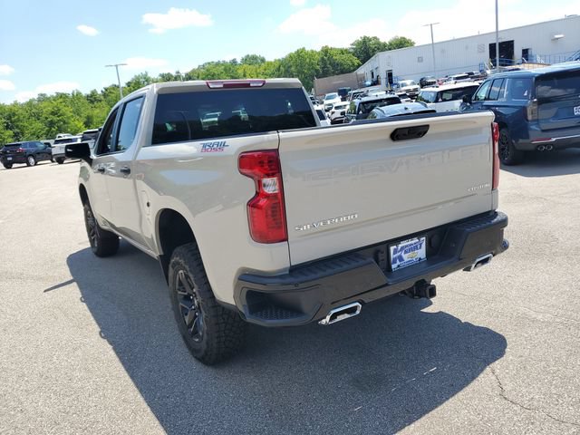 New 2026 Chevrolet Silverado 1500 Custom Trail Boss w/ LPO, Dark Essentials Package AWD/4WD image 3