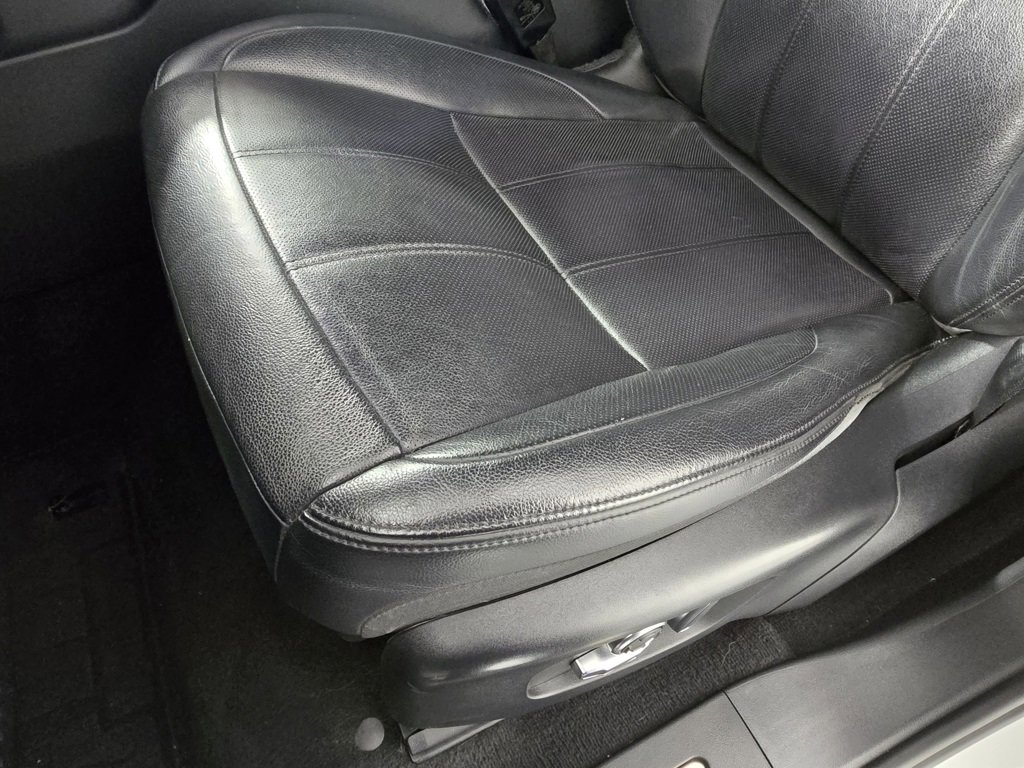 Used 2022 Land Rover Range Rover Evoque R-Dynamic S image 13