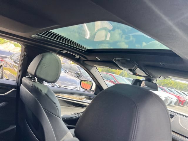 Used 2019 BMW 530e xDrive AWD/4WD image 29