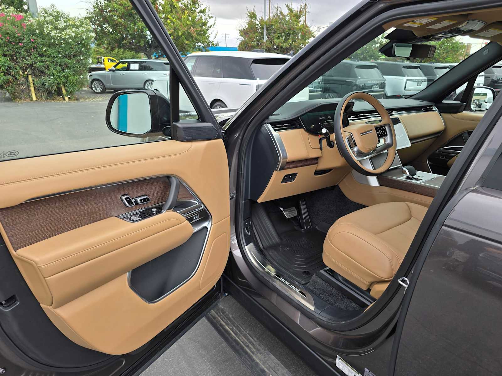 New 2025 Land Rover Range Rover SE image 21