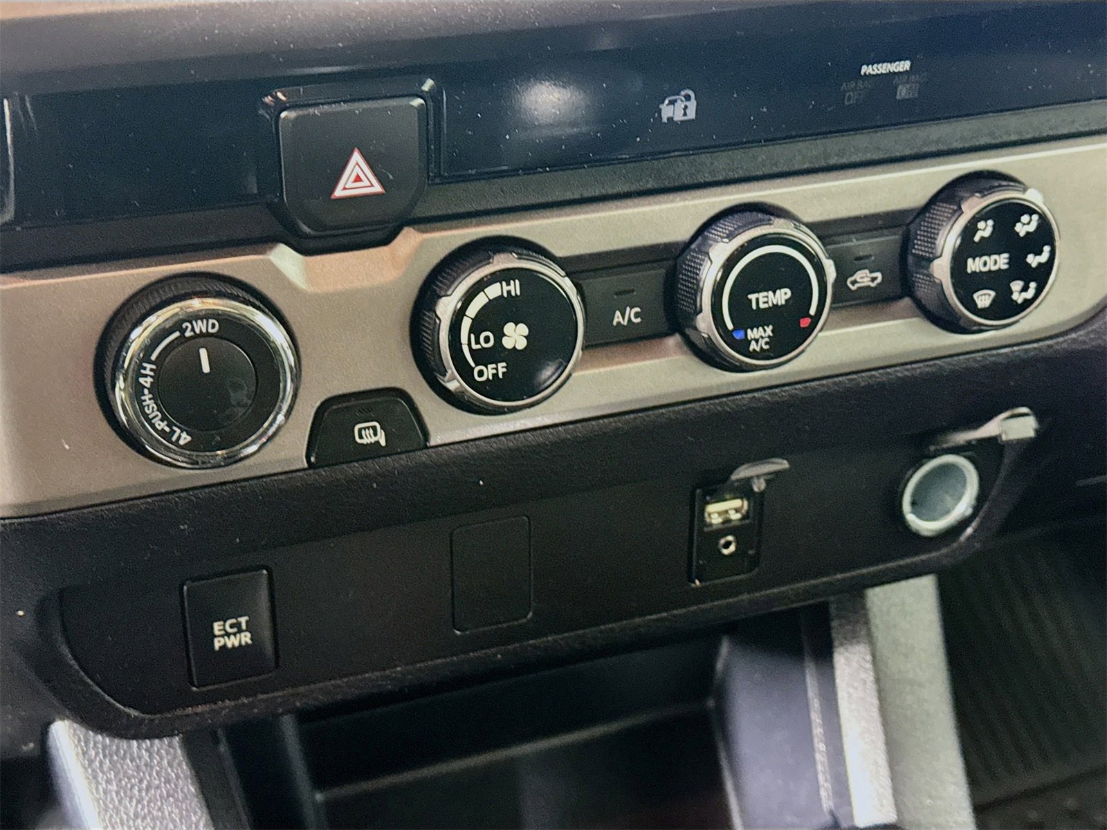 Used 2017 Toyota Tacoma SR5 w/ Tow Package image 12