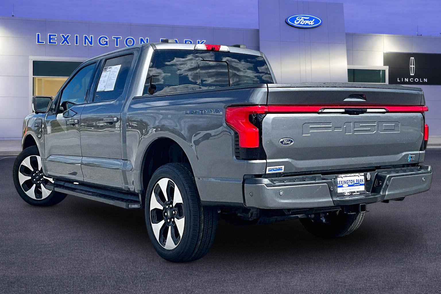 Used 2023 Ford F150 Lightning Platinum image 4