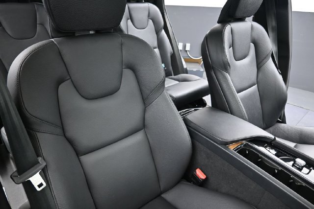 Used 2023 Volvo XC90 B6 Plus w/ Protection Package Premier AWD/4WD image 14