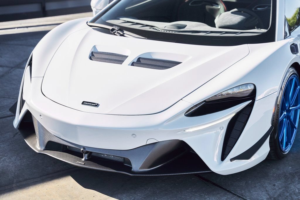 Used 2023 McLaren Artura RWD image 8