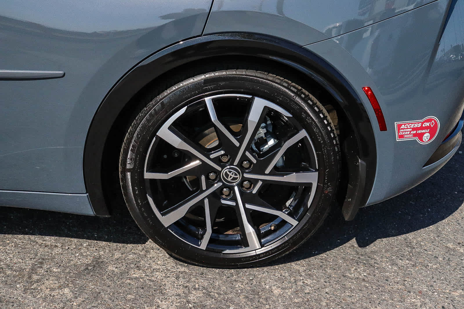 Used 2024 Toyota Prius Prime FWD image 13