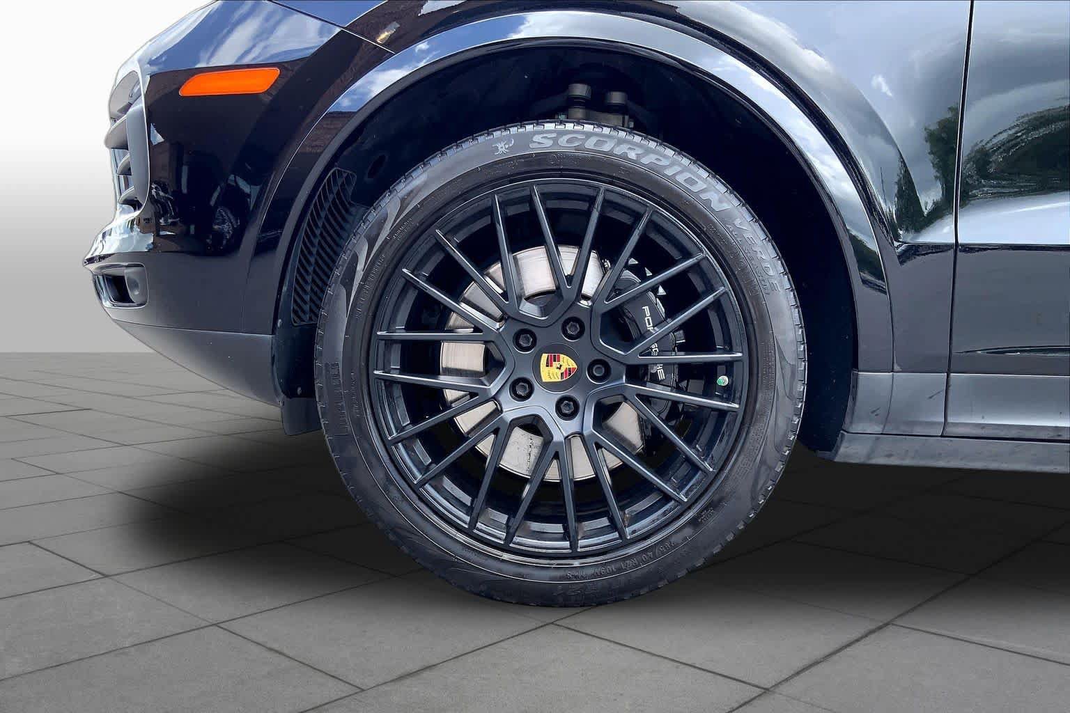 Used 2021 Porsche Cayenne AWD/4WD image 10