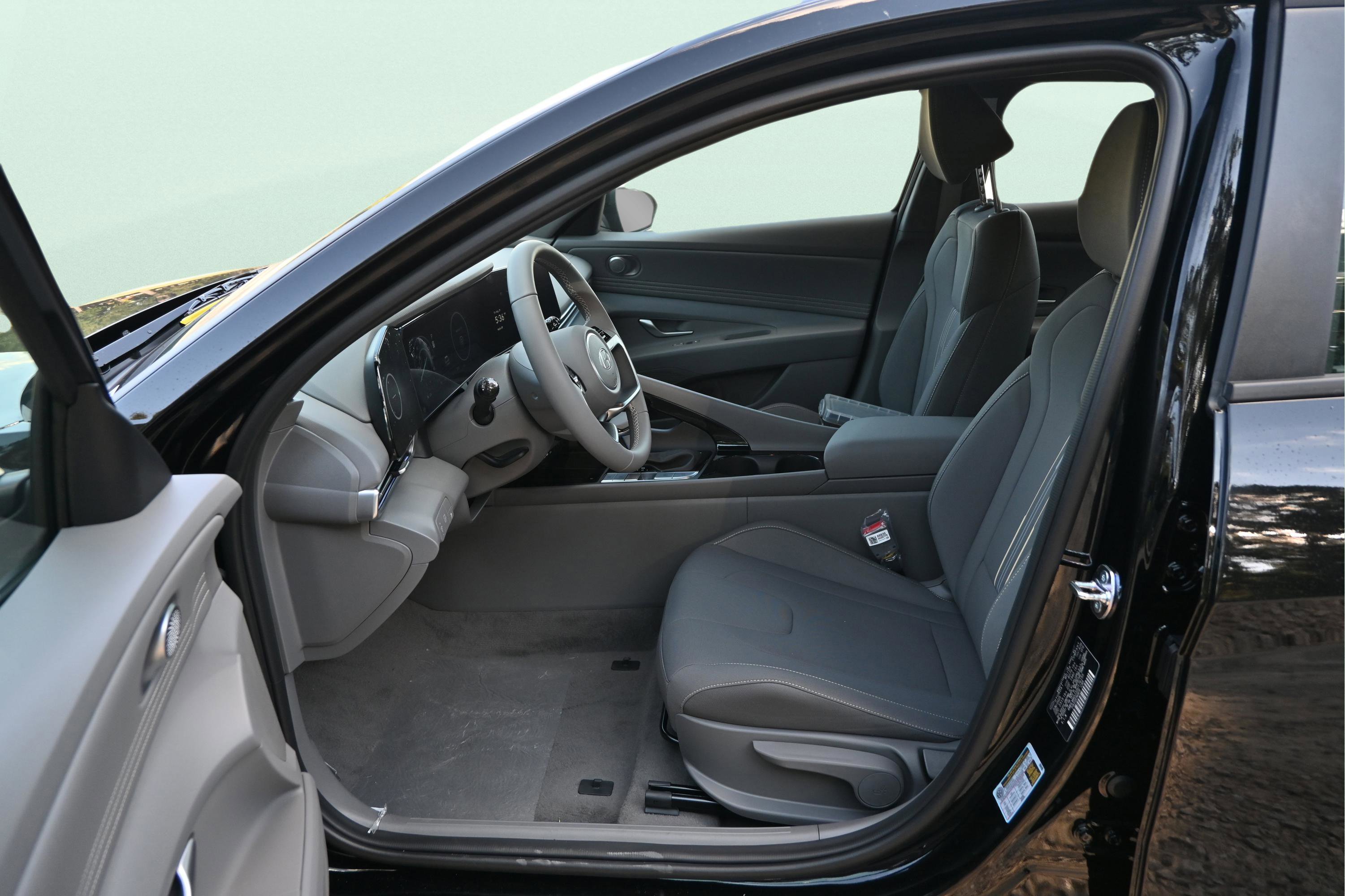 New 2025 Hyundai Elantra SEL image 10