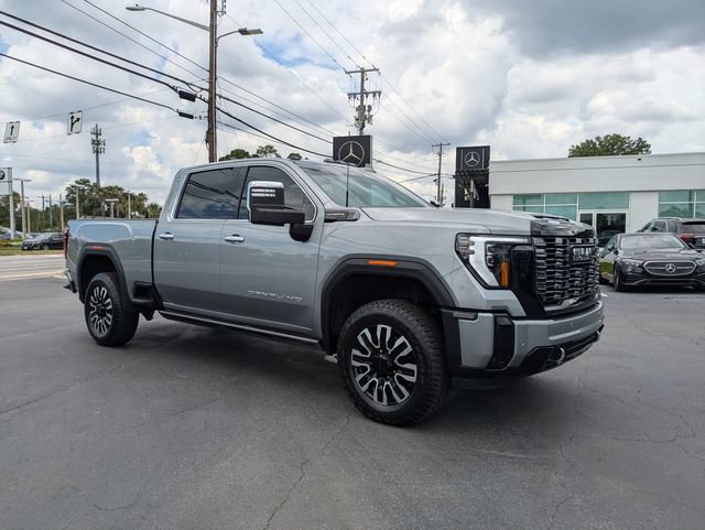 Used 2025 GMC Sierra 3500 Denali Ultimate AWD/4WD image 3