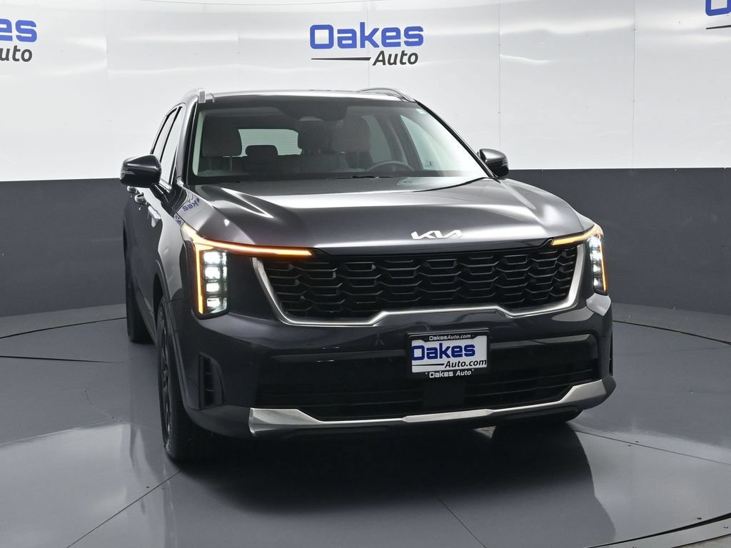Certified 2025 Kia Sorento S w/ Panoramic Sunroof Package FWD image 3