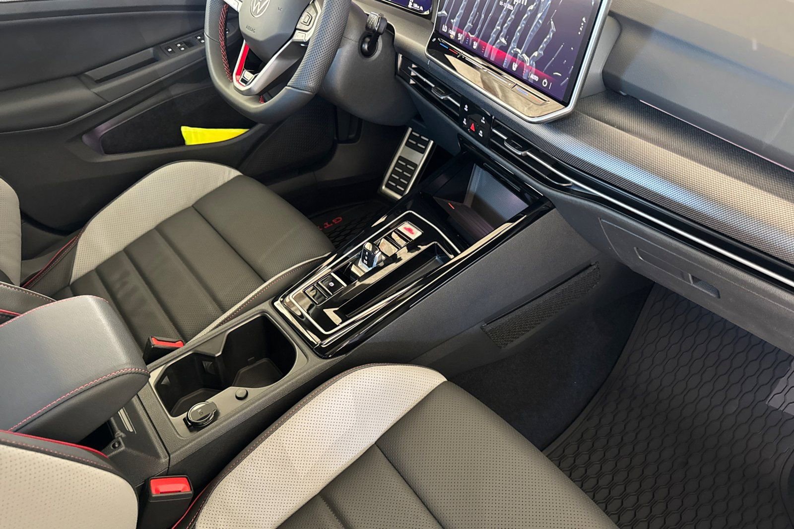 New 2026 Volkswagen GTI SE image 15