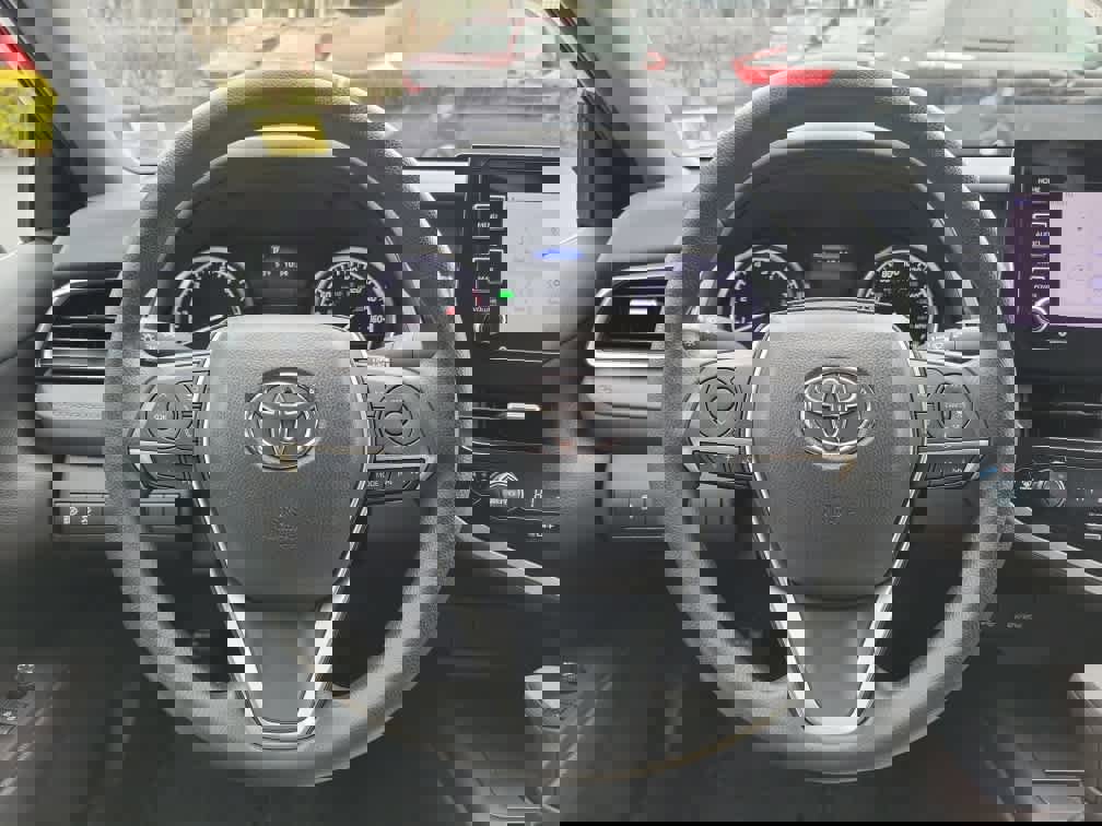 Used 2022 Toyota Camry LE w/ Convenience Package image 11