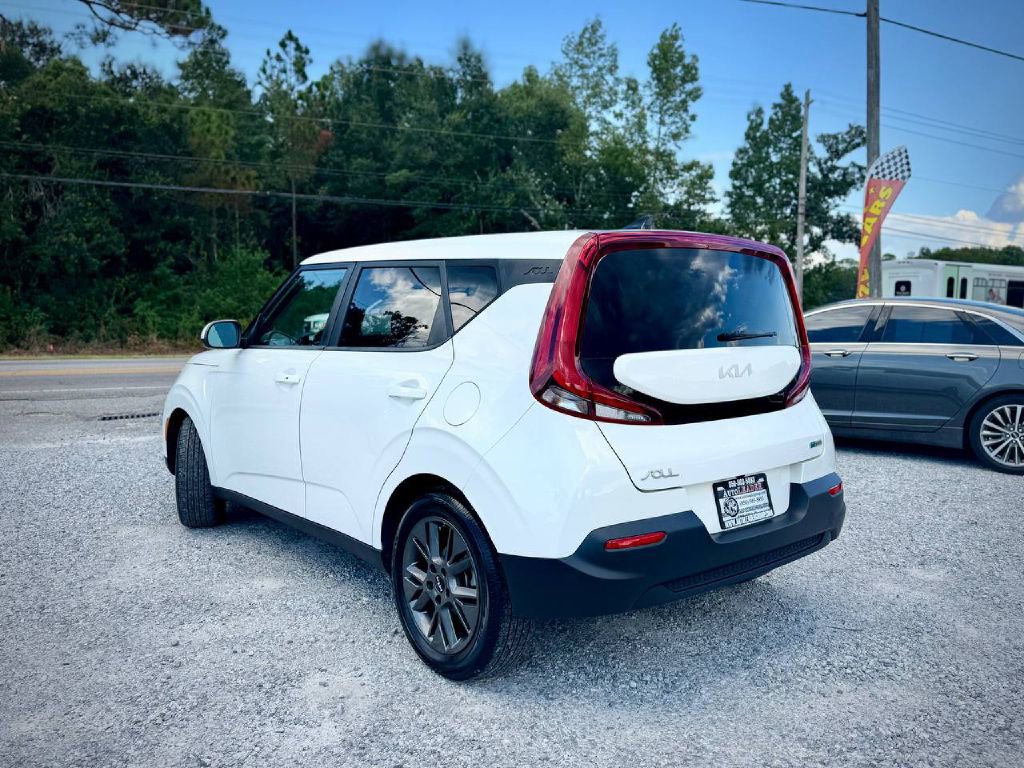 Used 2022 Kia Soul EX image 2