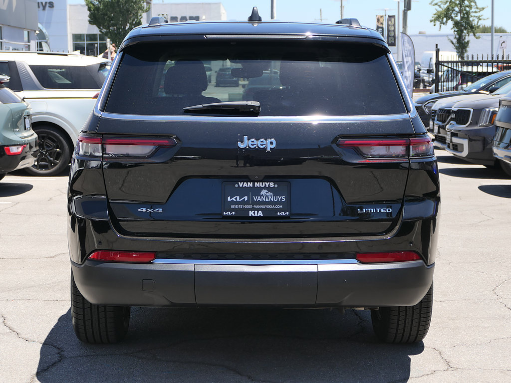 Used 2023 Jeep Grand Cherokee L Limited AWD/4WD image 4