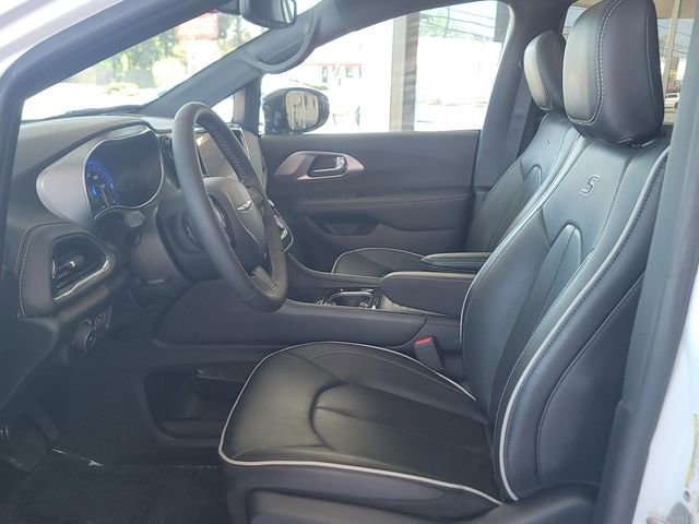 Used 2025 Chrysler Pacifica Limited image 9
