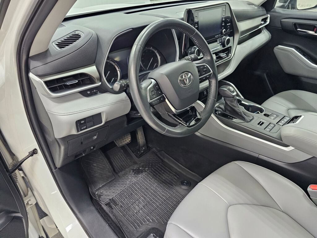 Used 2021 Toyota Highlander XLE image 35