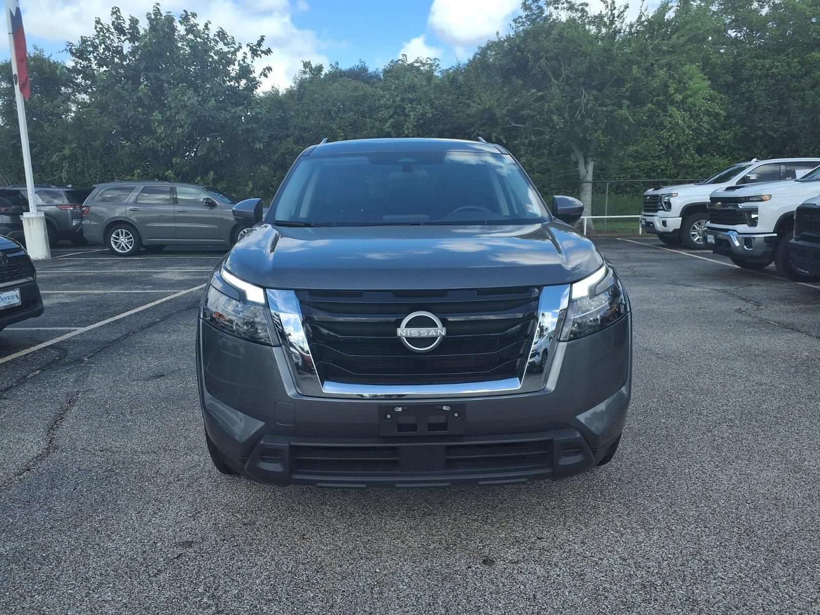 Used 2025 Nissan Pathfinder SV FWD image 19