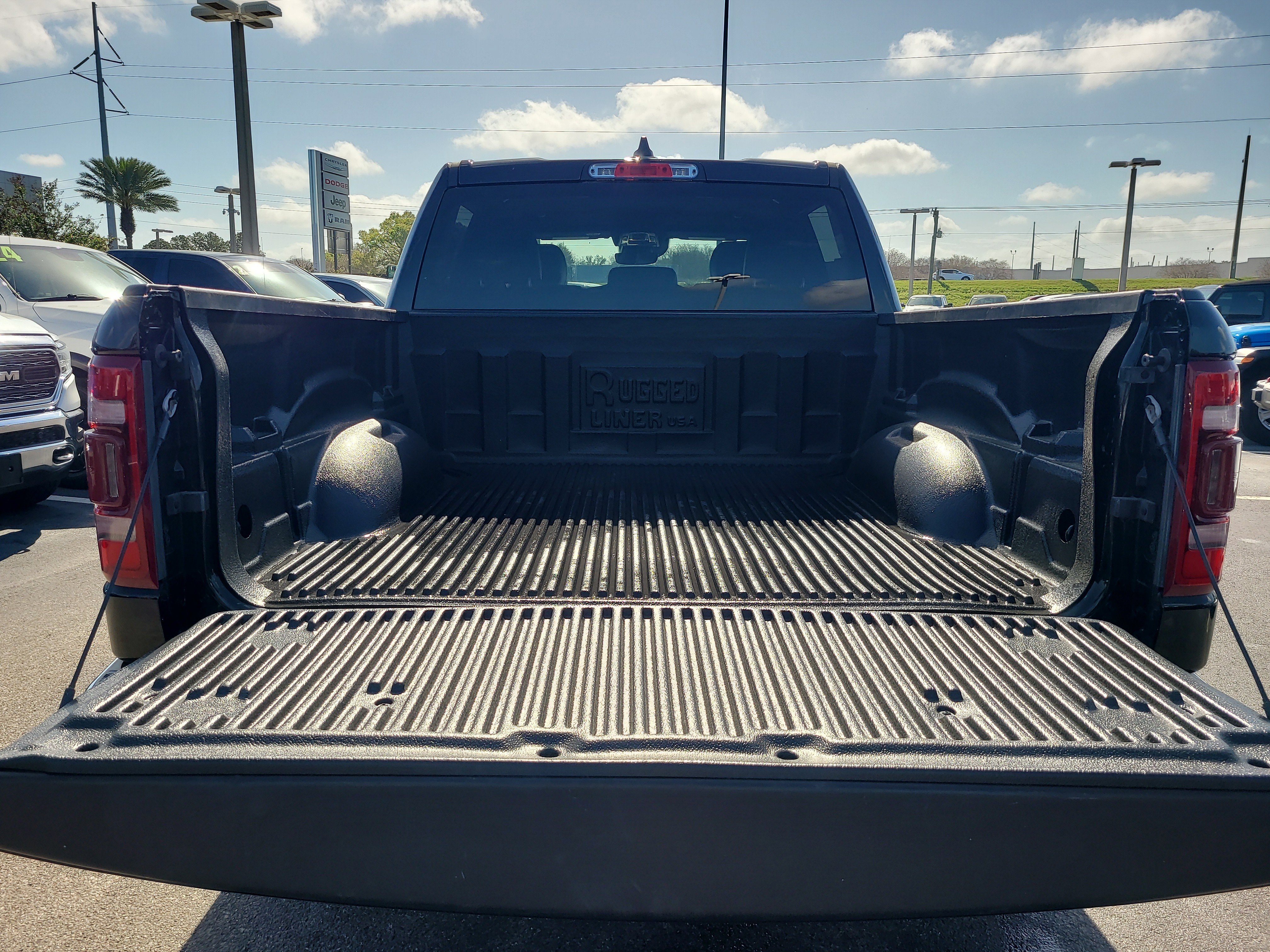 Used 2024 RAM 1500 Laramie AWD/4WD image 8