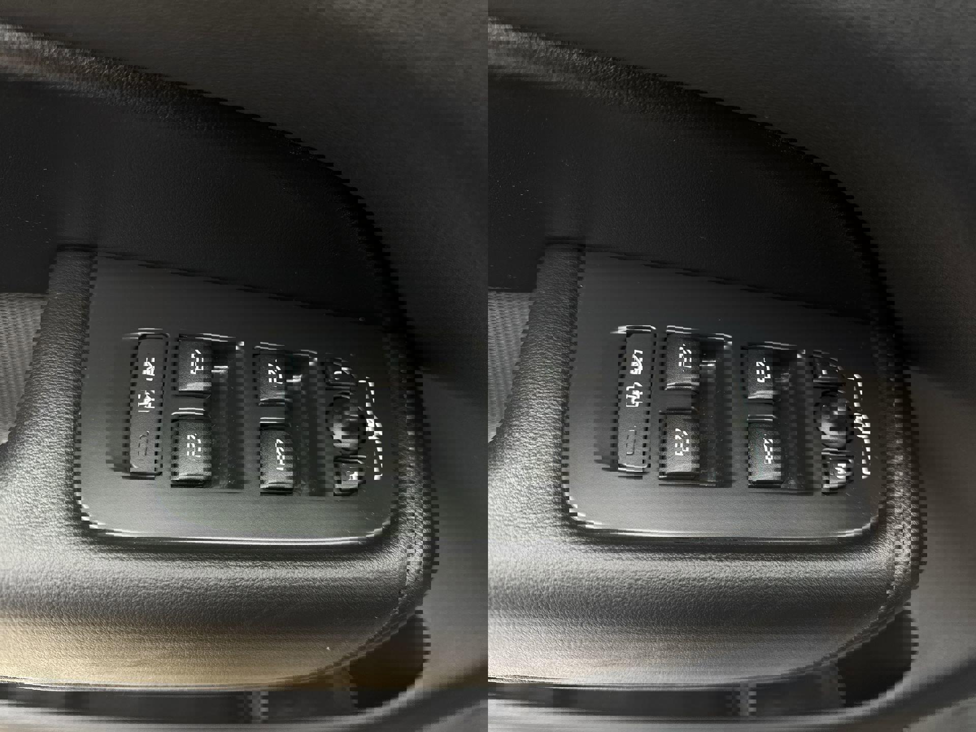 Used 2024 Volvo XC60 T8 Plus w/ Climate Package image 24