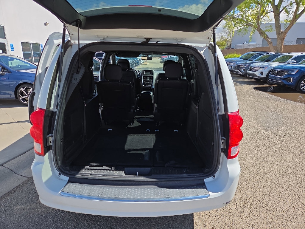 Used 2015 Dodge Grand Caravan R/T w/ Driver Convenience Group FWD image 16