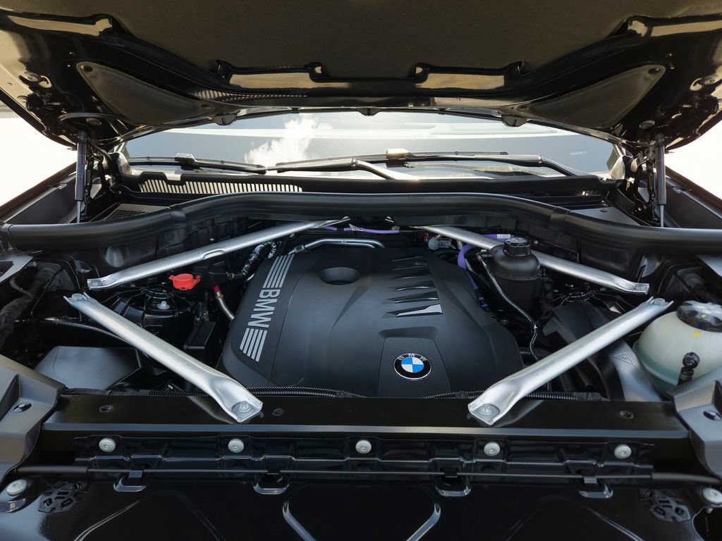 Used 2025 BMW X5 xDrive40i w/ M Sport Package AWD/4WD image 23