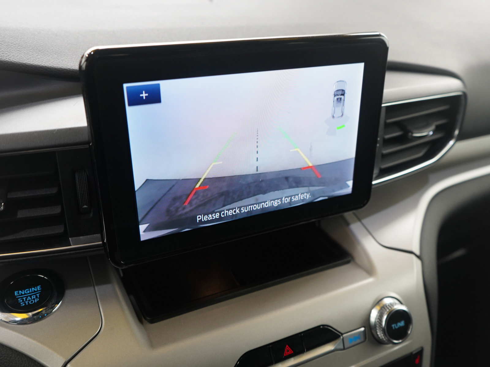 Used 2024 Ford Explorer XLT image 29