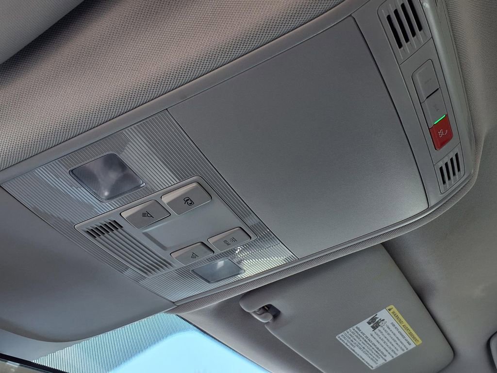 Used 2025 Volkswagen Taos S AWD/4WD image 17