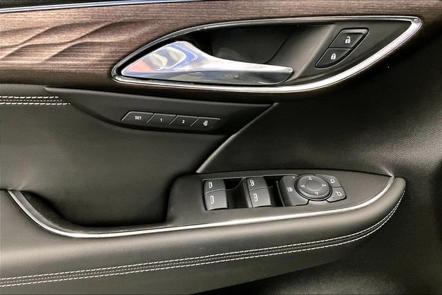 Used 2023 Buick Envision Avenir image 32