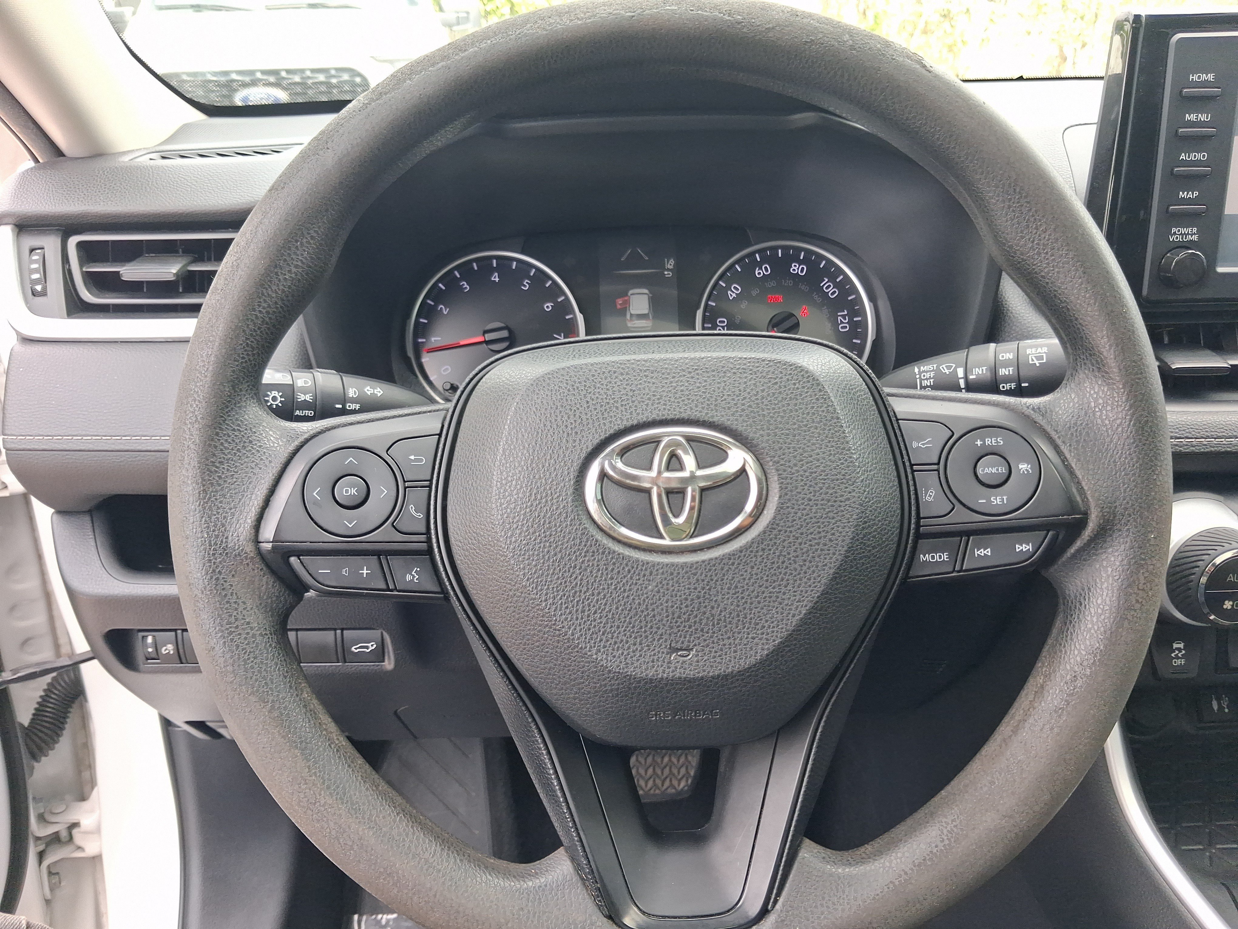 Used 2019 Toyota RAV4 XLE w/ Convenience Package FWD image 12