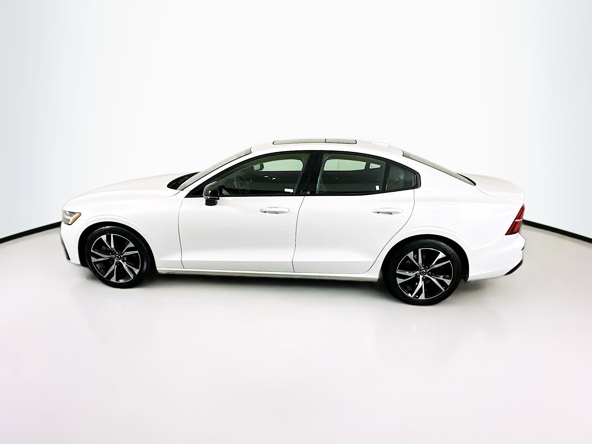 Used 2024 Volvo S60 B5 Core image 4
