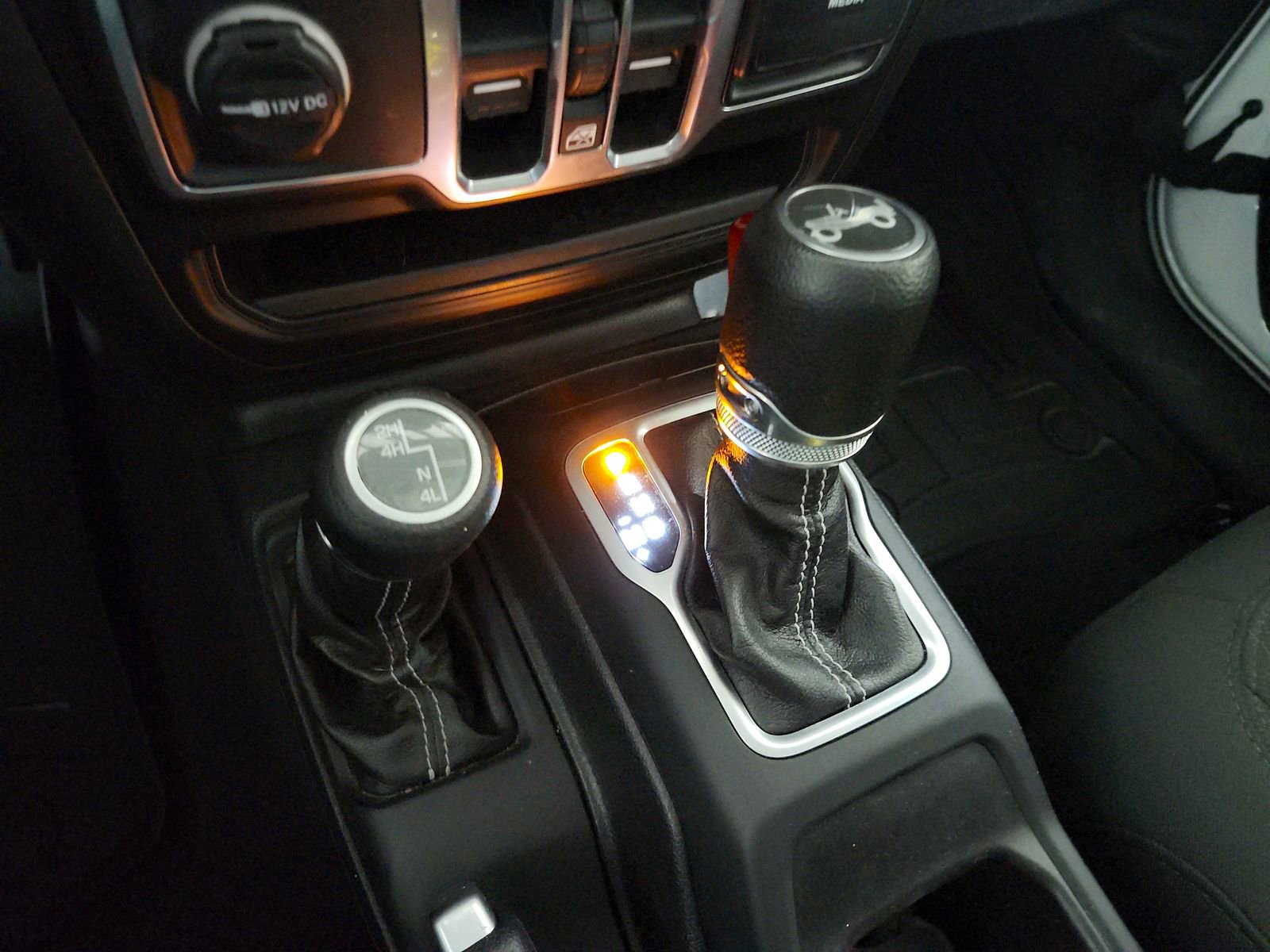 Used 2018 Jeep Wrangler Unlimited Sahara image 21