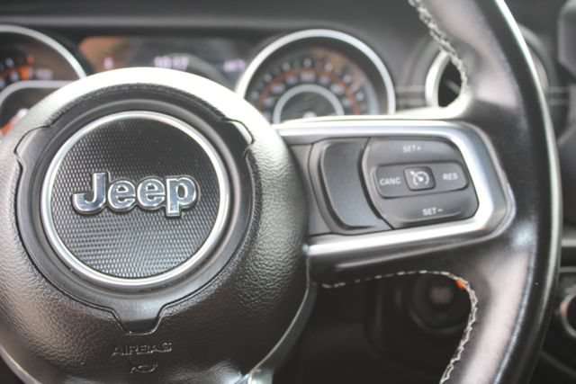 Used 2022 Jeep Wrangler Unlimited Sahara AWD/4WD image 17