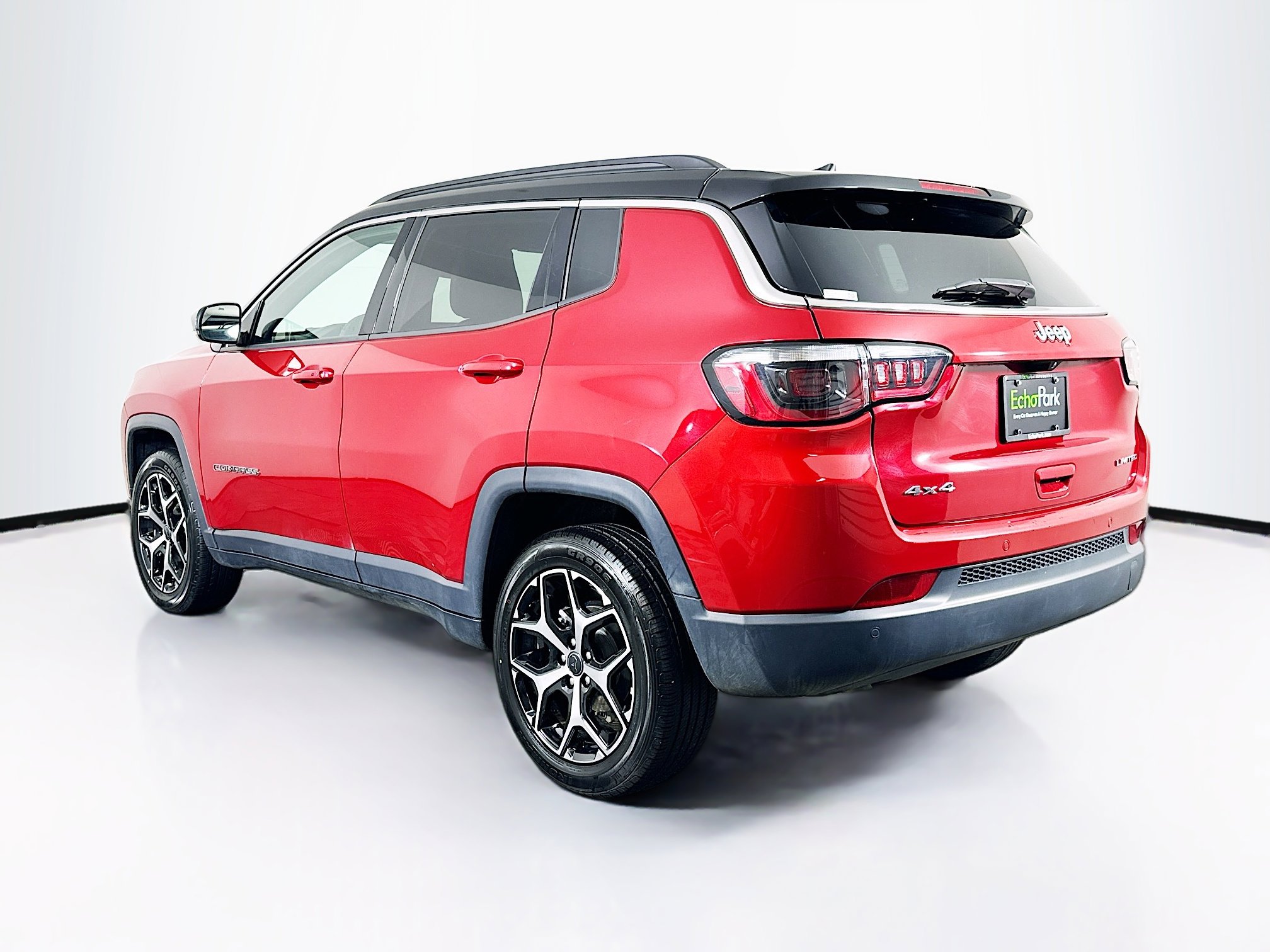 Used 2025 Jeep Compass Limited image 5