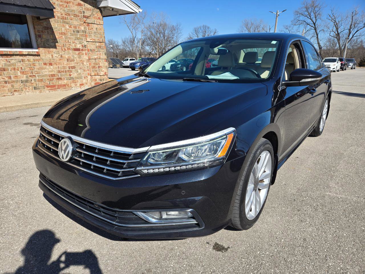 Used 2017 Volkswagen Passat 1.8T SEL Premium image 1